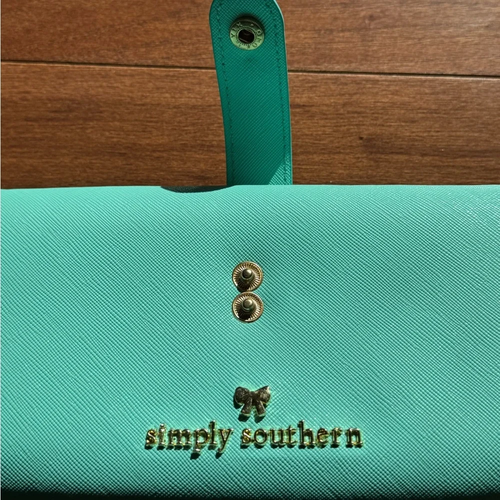 NWOT SIMPLY SOUTHERN Aqua Wallet